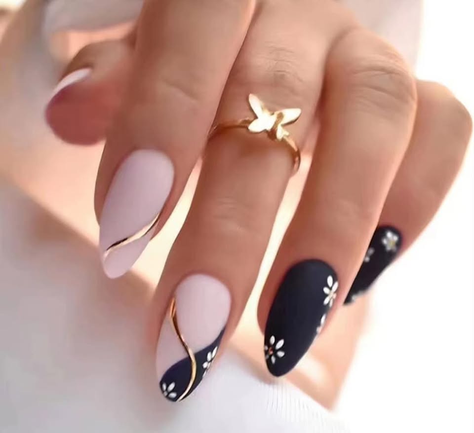 Press-On Nails - Hand